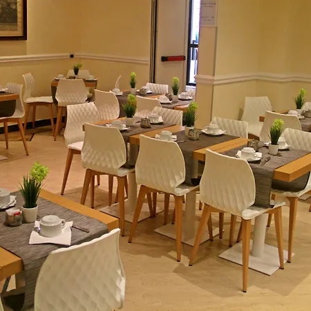 风中玫瑰酒店 3*